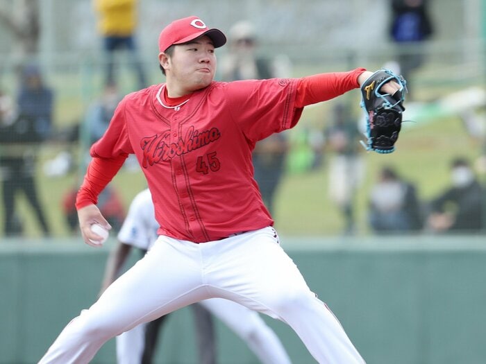 フォーク覚えて今季は無双!? カープ松本竜也が「直球一本槍」から大変身で空振り奪取率3倍!<Number Web> photograph by JIJI PRESS