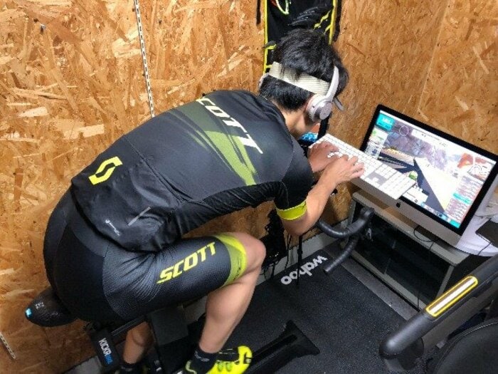 「クルマに追突され、背骨3カ所骨折…」大事故にあった“自転車フリーク”が「自室」で10万km走破した話<Number Web> photograph by Tsutomu Iwabuchi
