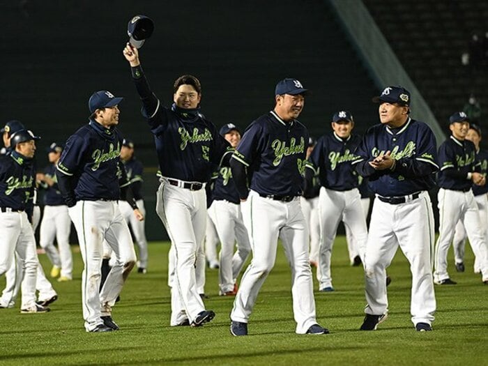 球団から選手に“通達”「1日1本、ヤクルト1000を飲むように」スワローズ戦士は飲み放題…入手困難の解消は“シーズン終盤の秋”!?<Number Web> photograph by Naoya Sanuki