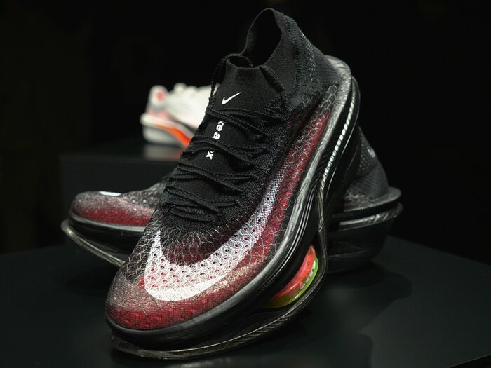 「これで本当に走れるの？」NIKEが極秘開発した厚底シューズ《APEX》を試してみると…開発担当者は「ゼロドロップは…」「世界記録奪還へ手応え」＜Number Web＞ photograph by Yuki Suenaga