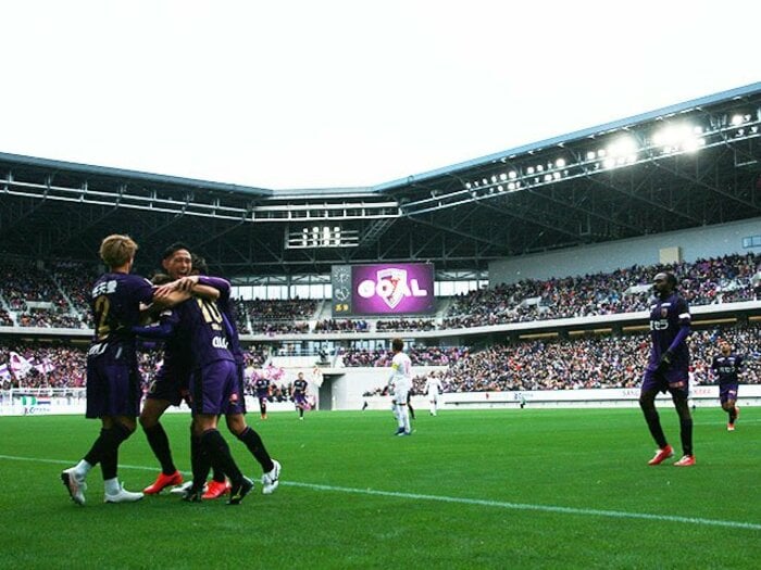 J2サンガ新スタジアムに突撃取材！臨場感抜群、明智光秀も学べる？＜Number Web＞ photograph by Satoshi Shigeno