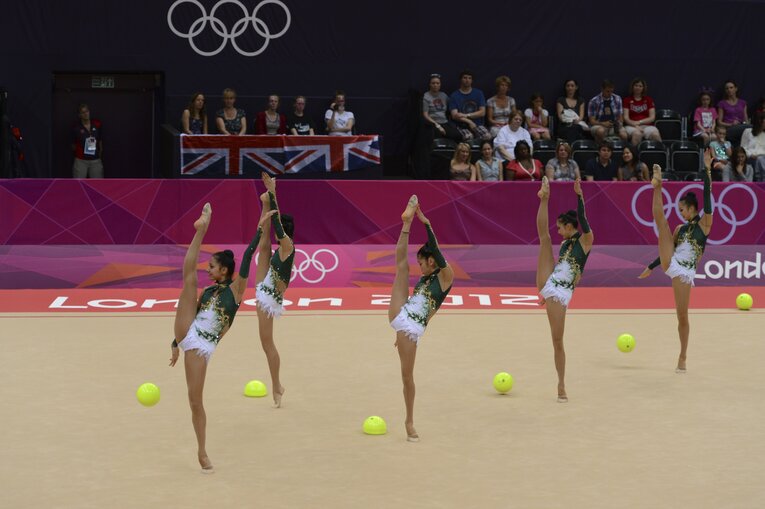 ロンドン五輪での新体操日本代表チームの演技　©︎JMPA