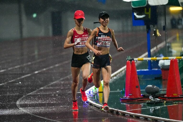 中盤からはマッチレースとなっていた廣中と矢田　©Satoshi Wada