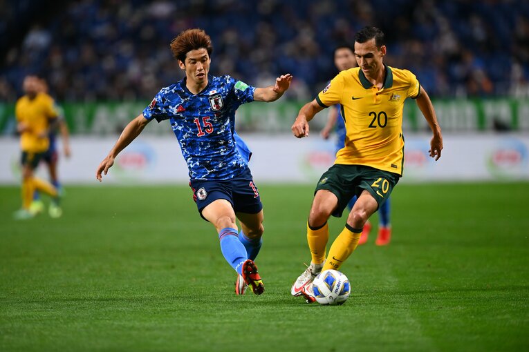 この日の大迫は「CBとボランチの4人の誰かを監視する役割を担っていた」と中村憲剛氏は解説する　©JMPA