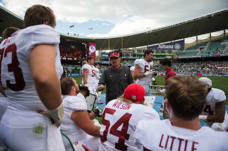 スタンフォード大のアメリカンフットボール部でコーチを17年務める河田さん　©Tsuyoshi Kawata