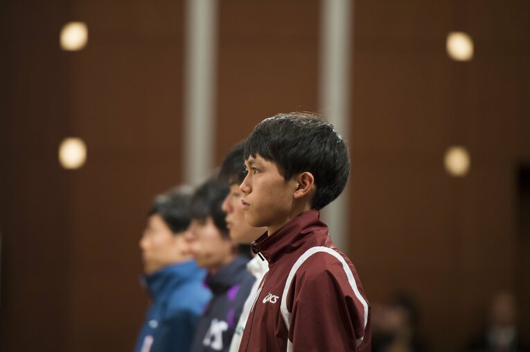 【箱根駅伝発掘写真】2012年第88回箱根駅伝1区で区間賞を獲り、黒ブチメガネで表彰式に臨む大迫傑（早稲田大学）©︎Asami Enomoto