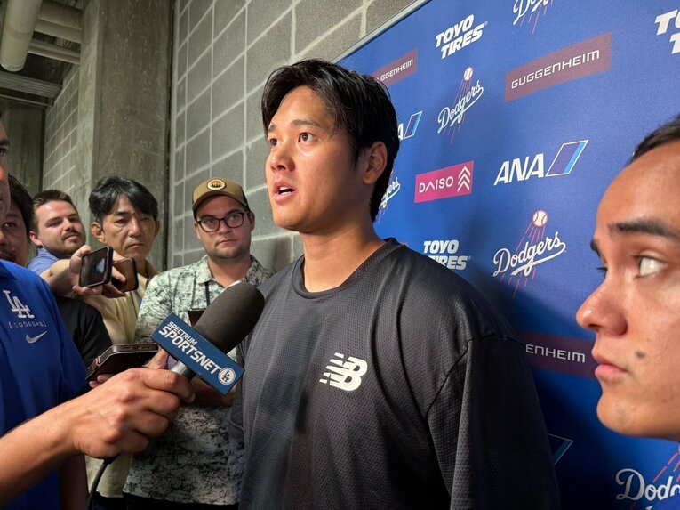 登板後、取材に応じる大谷　©Naoyuki Yanagihara