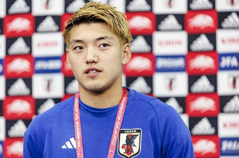 クロアチアに敗れた翌日、堂安に話を聞くと、日本サッカーの理想と現実を語り、カタールで長い時間をともにした先輩への感謝を口にした ／ photograph by Kiichi Matsumoto/JMPA