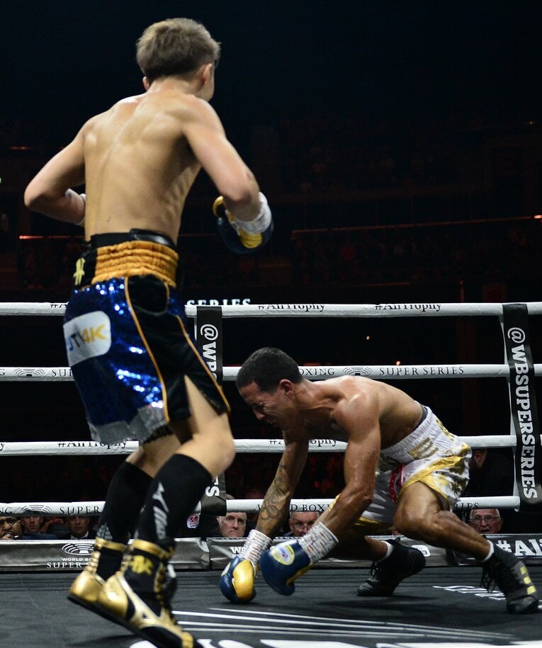 井上尚弥のボディで悶絶するエマヌエル・ロドリゲス　©Getty Images