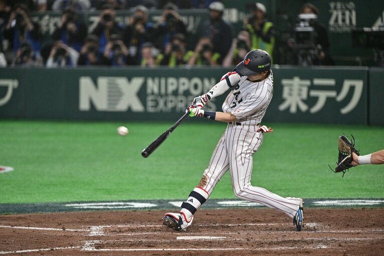 チェコ戦で周東がホームランを放った瞬間　©Nanae Suzuki