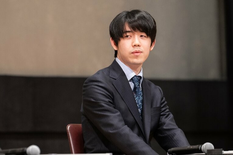 藤井も岩村の詰将棋能力に一目置いているという　©Nanae Suzuki