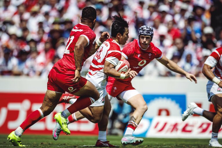 2015年W杯南アフリカ戦を彷彿とさせるトライシーン②。後方から抜群のサポートコースを駆け抜けたWTB石田が一気にゲイン　©︎Kiichi Matsumoto