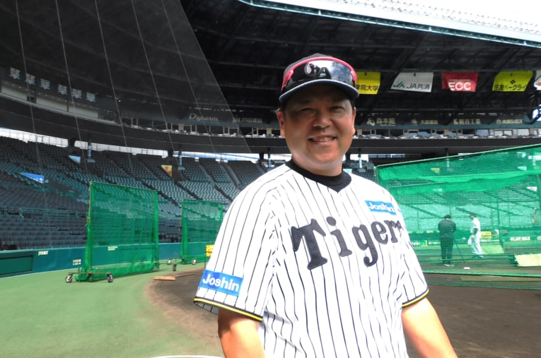 NumberWebのインタビューに応じた野村克則氏（52歳）。現在、阪神タイガースで一軍バッテリーコーチをつとめる　©NumberWeb