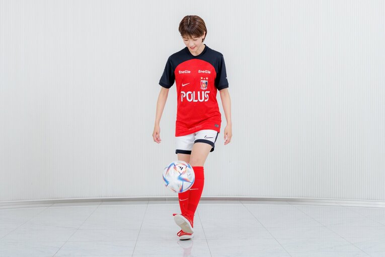 眞嶋さんの「ウマすぎリフティング」連続写真　©Kiichi Matsumoto