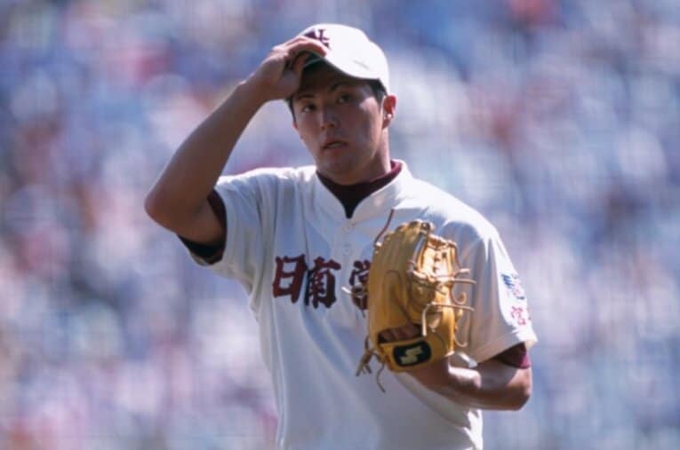 2001年夏の甲子園でベスト8に進出した日南学園時代・寺原隼人　©BUNGEISHUNJU