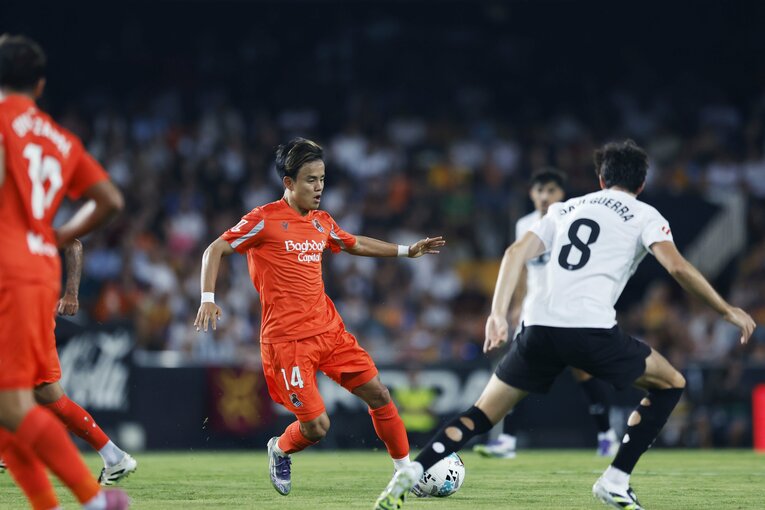 「僕はどうなるか分からないんですけど」久保建英がスペイン強豪“移籍の噂”にポツリ「街中は酷暑45度」開幕戦ゴール後に見え隠れした気持ち(10)