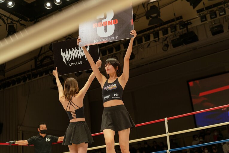 「“ラウンドガール不要論”をどう思う？」人気ラウンドガール・来栖うさこに“グラドル界と格闘技”の関係を聞いてみた〈特別グラビア〉(40)