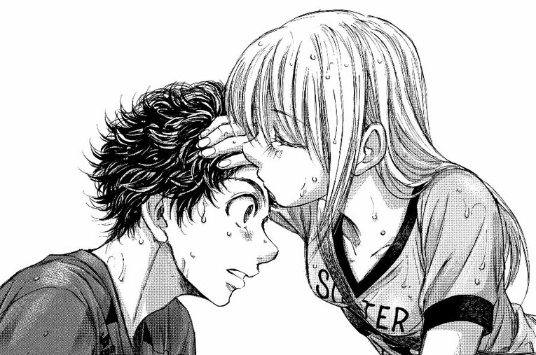 リアルかつエモーショナルなサッカー描写に加えて、主人公の青井葦人とヒロインの一条花のラブストーリーも『アオアシ』の大きな魅力のひとつだ ／ photograph by Yugo Kobayashi／Shogakukan