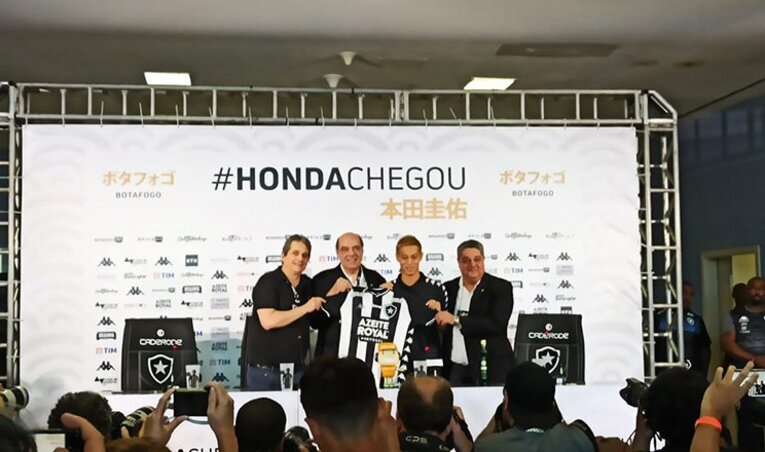 加入時会見の様子(c)Hiroaki Sawada