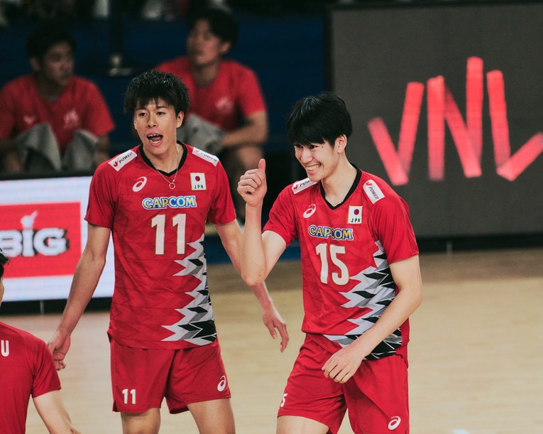 富田将馬、甲斐優斗（VNLポーランド戦）　©︎Yuki Suenaga