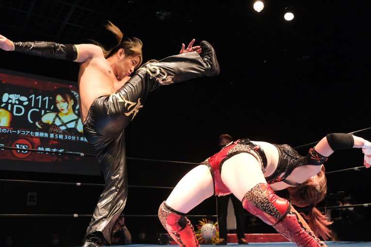 「いつか、傷だらけの背中でウェディングドレスを」 18歳の女子レスラー・鈴季すずが大流血を「嬉しい」と語る理由(36)