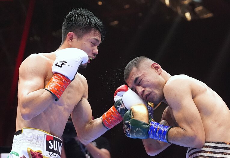 中谷潤人の左アッパー　©Naoki Fukuda