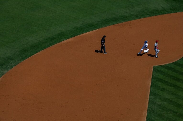 【現地開幕戦】止まらない…二塁も通過！（連続写真／4枚目）　©Nanae Suzuki