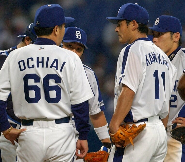 2006年の落合監督と川上　©JIJI PRESS