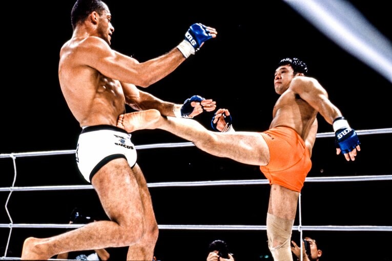 1998年10月の「PRIDE.4」ではアラン・ゴエスと対戦。強烈なミドルキックを見舞う桜庭