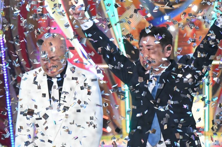 昨年のM-1グランプリ。ボケの長谷川雅紀は50歳、ツッコミの渡辺隆は43歳、最年長王者となった ／ photograph by M-1グランプリ事務局