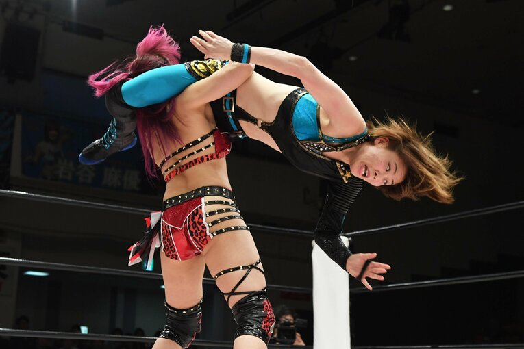 紫雷イオvs.岩谷麻優。2017年6月21日、後楽園ホール　©Essei Hara