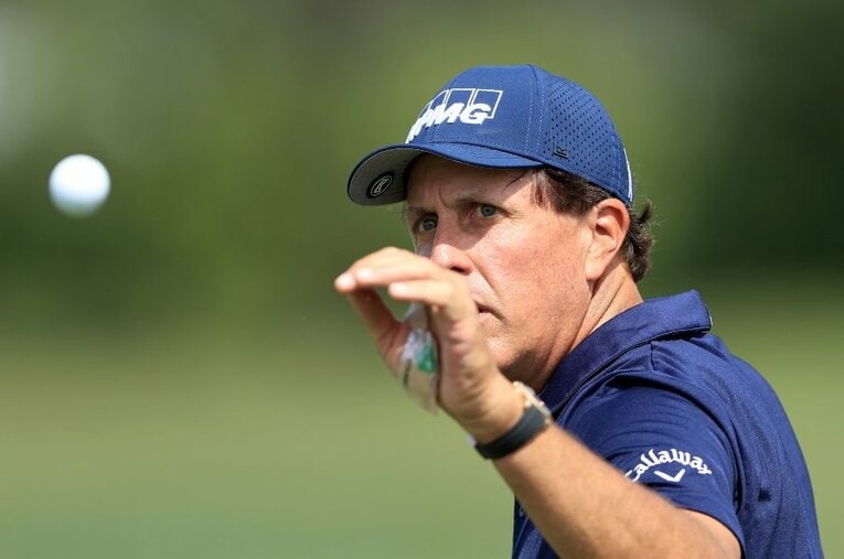 悲願の全米オープン制覇を狙うミケルソン。場所は14年前、苦汁を嘗めたウイングドフットGCだ。 ／ photograph by Getty Images