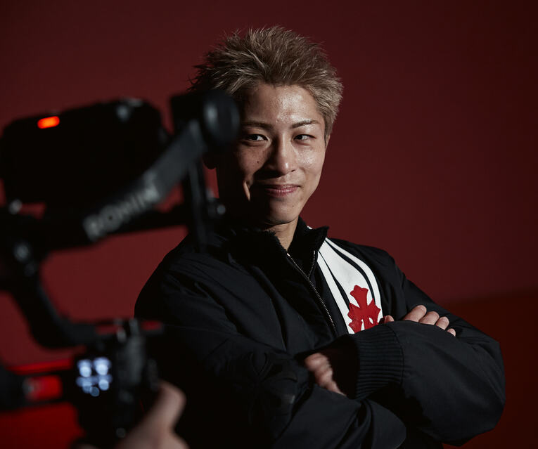 カメラ目線の井上尚弥　©︎Mark Robinson/Getty Images