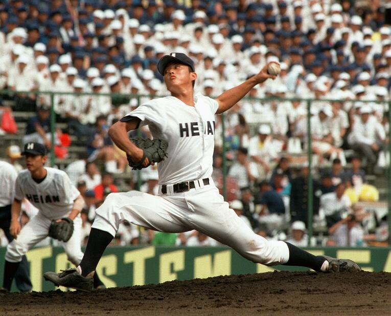 3年夏の甲子園では準優勝。4連投で800球以上を投じるなどエースとして大車輪の活躍を見せた　©JIJI PRESS