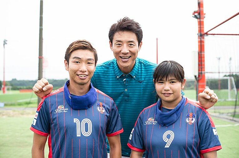 日本のブラインドサッカー界のスター選手、加藤建人選手と菊島宙選手。2人の夢を聞いた松岡修造さんも感激！ ／ photograph by Yuki Suenaga