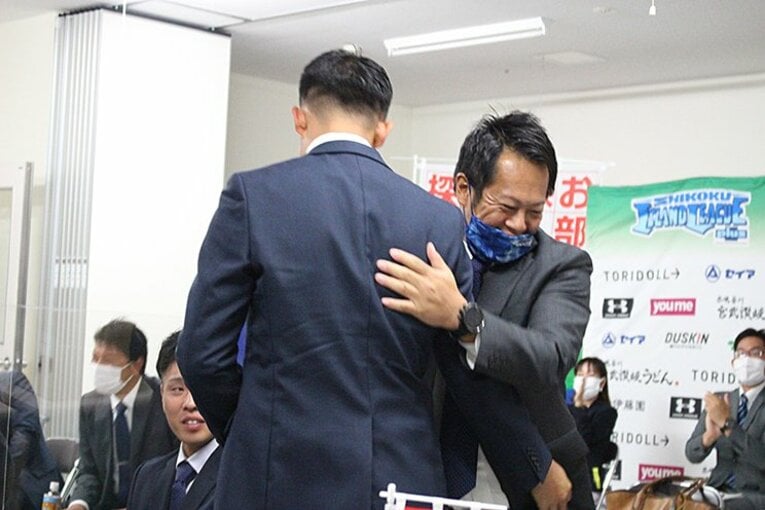 ドラフト会見密着！ 広島ドラ5・行木俊＆巨人育成・戸田懐生は安堵、指名漏れ3人は…独立L徳島の悲喜(4)