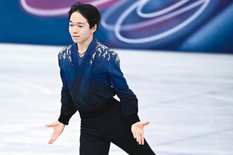 五輪2大会連続で銀メダルを獲得した鍵山優真 ／ photograph by Asami Enomoto / JMPA