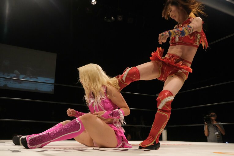 “闘うバービー人形”の急成長…見た目は派手でも練習熱心、Chi Chiをベテラン選手も絶賛「いきなり髪の毛掴んできたからね（笑）」(59)