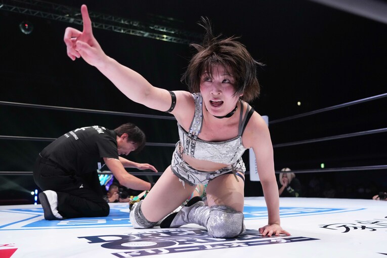 安納サオリvs.壮麗亜美　©Essei Hara