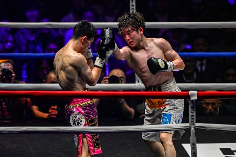 寺地拳四朗vs.ユーリ阿久井政悟。3月13日、両国国技館　©Takuya Sugiyama