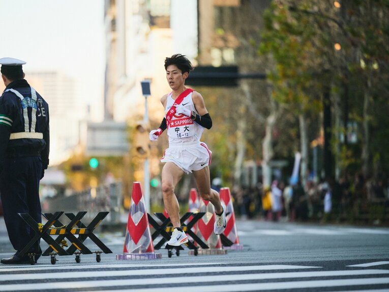 箱根駅伝第101回大会の1区で驚異的な大逃げを見せた吉居駿恭　©Yuki Suenaga