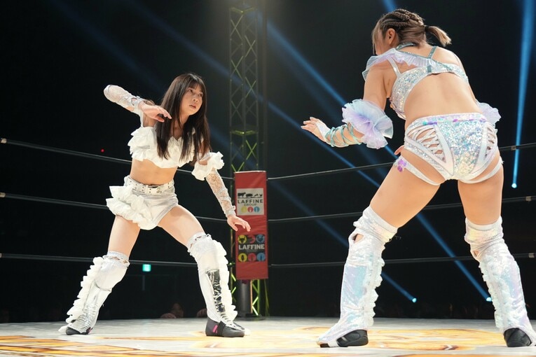 桜井麻衣と対峙する心希　©Essei Hara