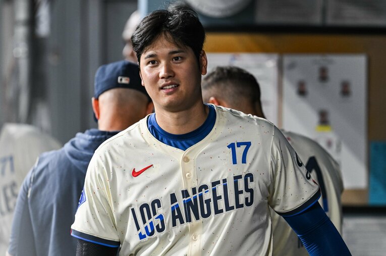 大谷翔平唯一のインタビュー本『野球翔年II MLB編2018-2024 大谷翔平ロングインタビュー』の著者・石田雄太に、対談の名手である糸井重里が迫る「大谷翔平論」 ／ photograph by Nanae Suzuki
