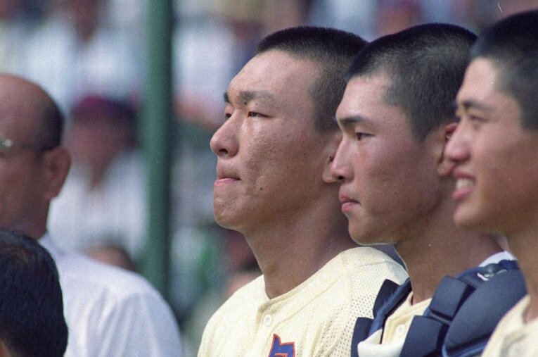 明徳義塾戦で一度もバットを振ることなく、高校最後の夏が終わった松井。試合前、偶然出くわした記者に“ある目標”を伝えていた… ／ photograph by NIKKAN SPORTS