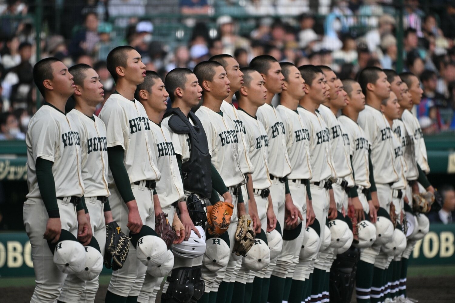 2年連続センバツ準優勝の報徳学園。阪神に入団した今朝丸裕喜に続いて数年後にプロ入りする仲間は出てくるか　©Hideki Sugiyama