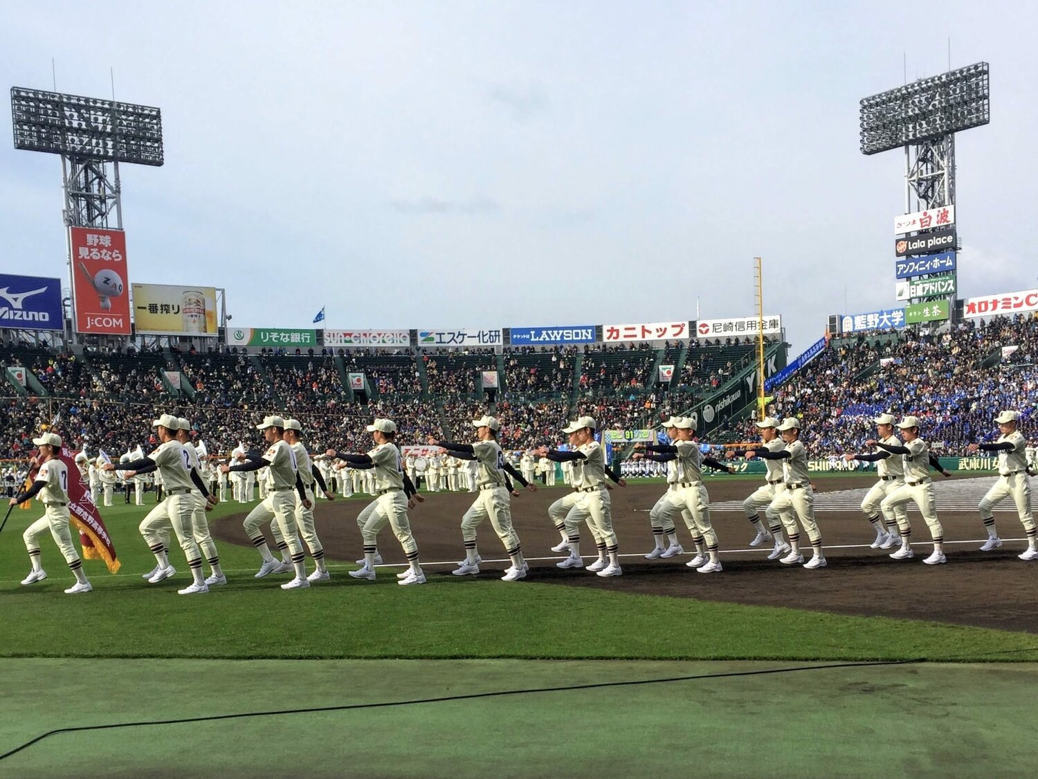 2019年のセンバツ開会式の風景 ©Yukiko Umetsu