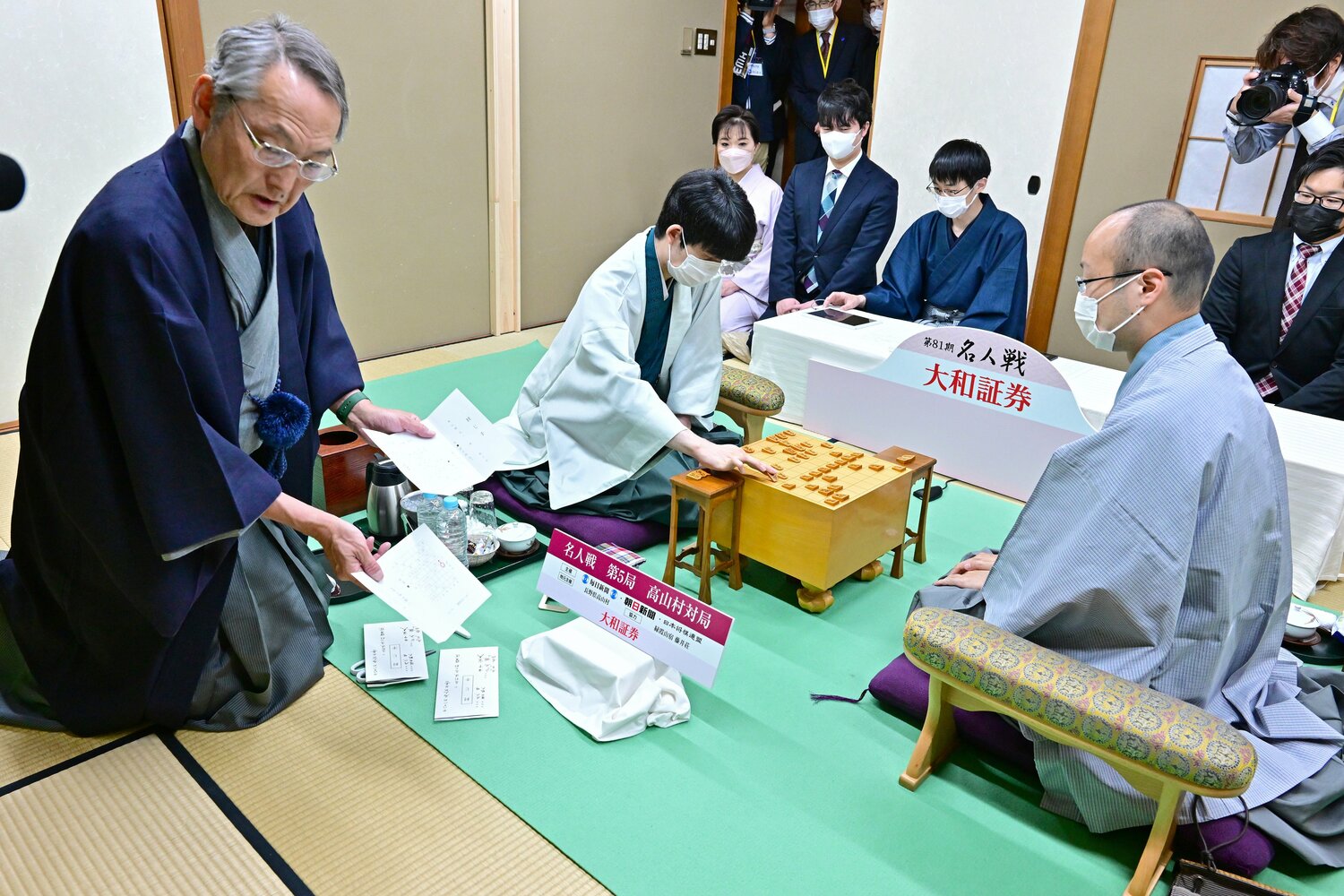 名人戦第5局2日目の封じ手開封　©日本将棋連盟