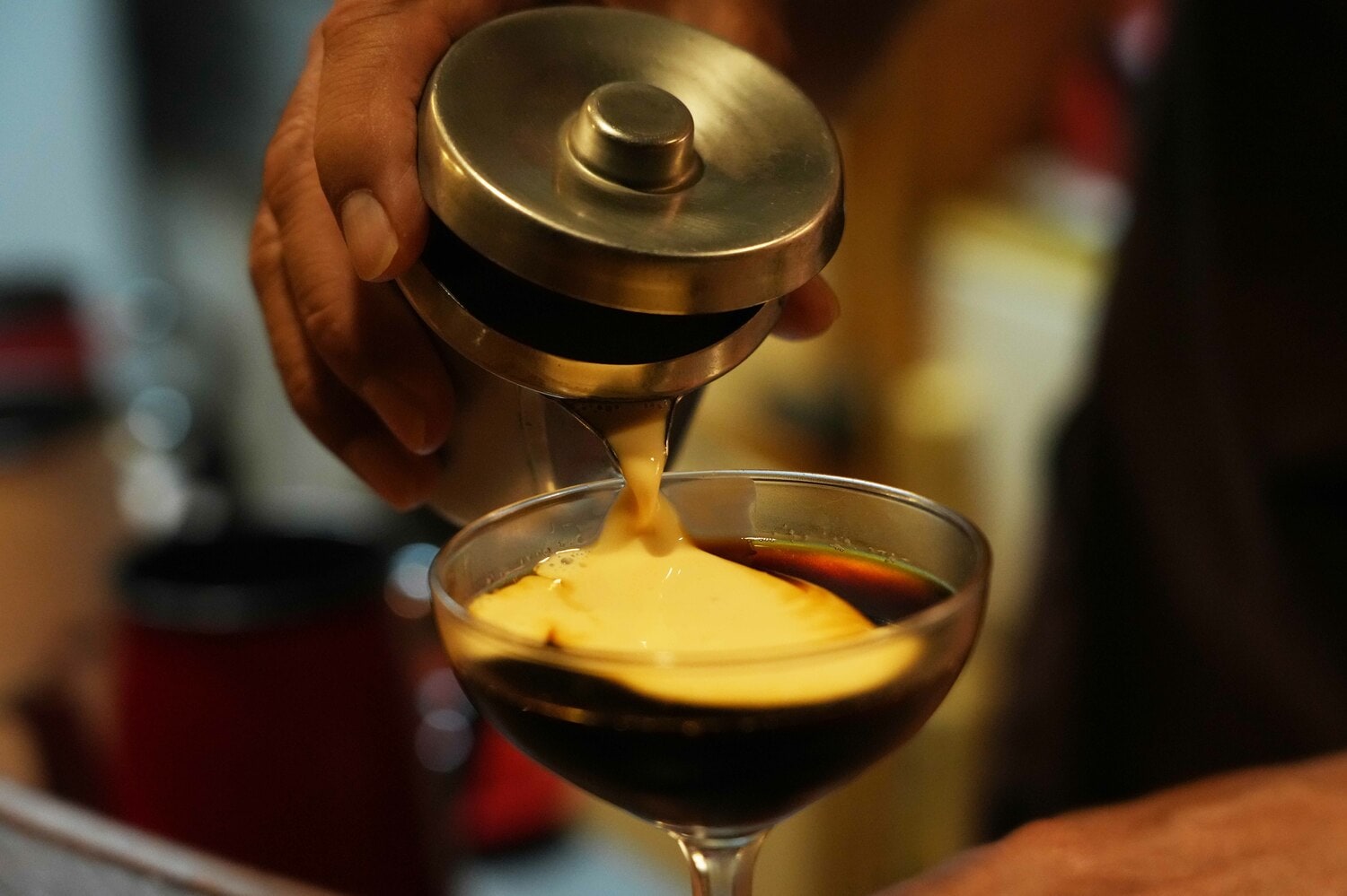 「琥珀の女王」。上部にエバ・ミルクが注がれる　©Essei Hara