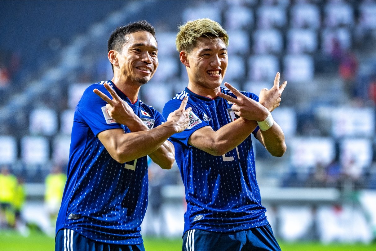 2019年のアジア杯、長友佑都と堂安律 ©Takuya Sugiyama