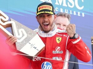 ライバルのメルセデス代表も優勝に歓喜！ 生ける伝説ルイス・ハミルトンがフェラーリ初勝利に31戦を要した理由とは